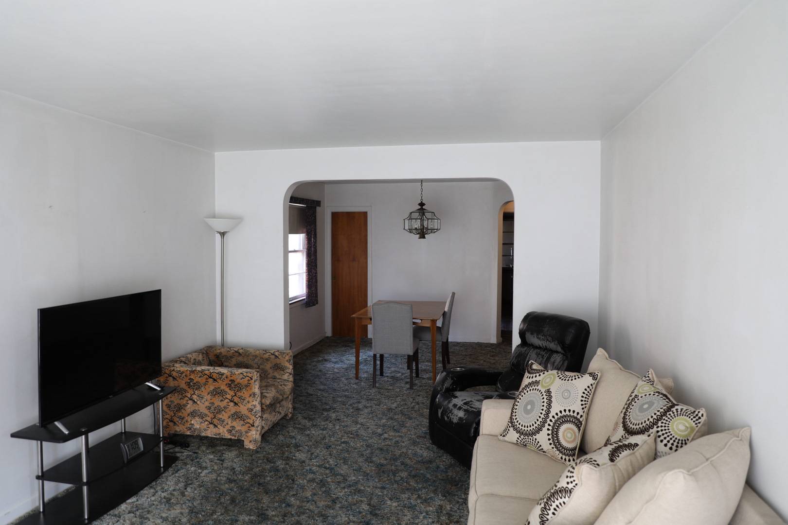 2530 W Pratt BLVD, Chicago, IL 60645