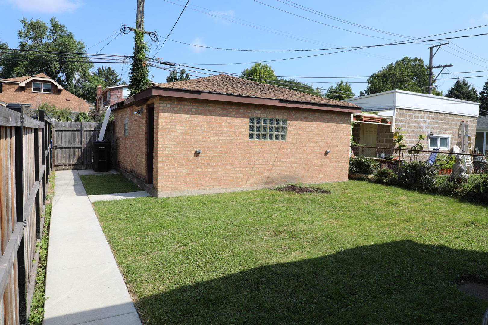 2530 W Pratt BLVD, Chicago, IL 60645