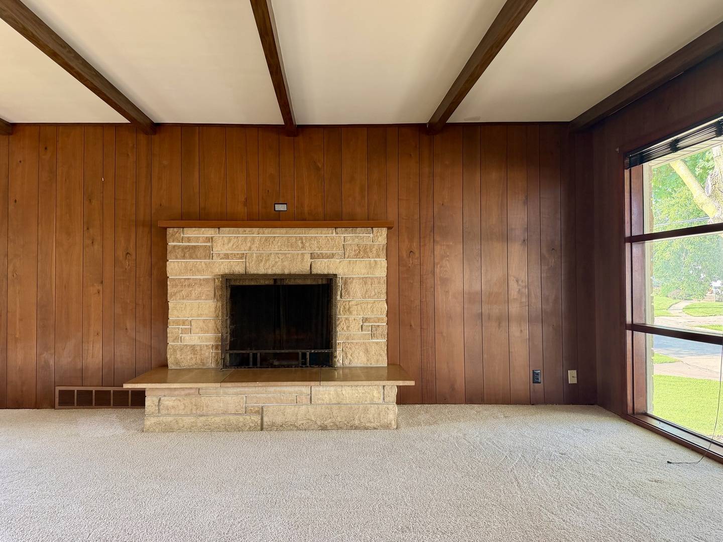 223 Ruth PL, Clinton, IA 52372