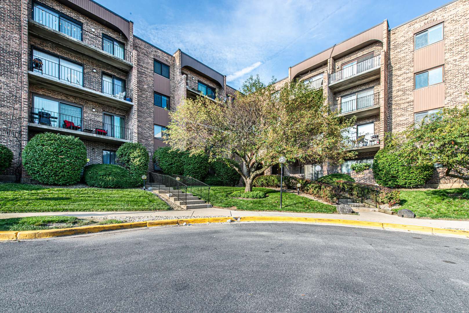 601 W Huntington Common RD #201, Mount Prospect, IL 60056