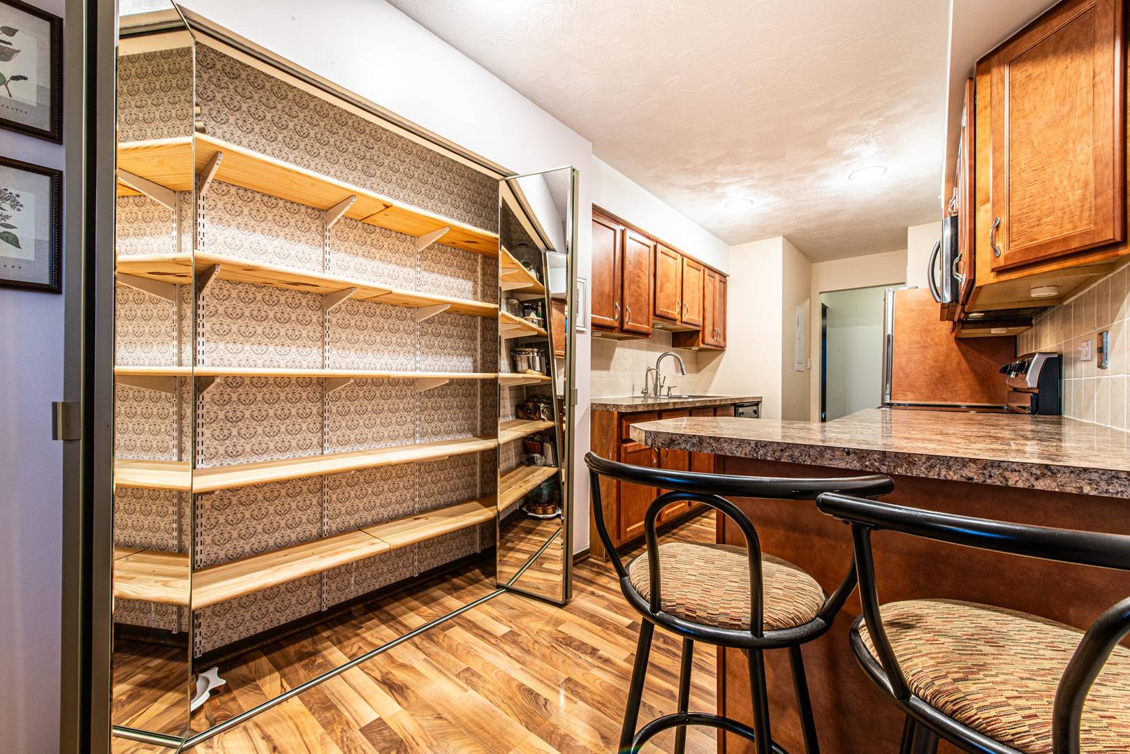 601 W Huntington Common RD #201, Mount Prospect, IL 60056