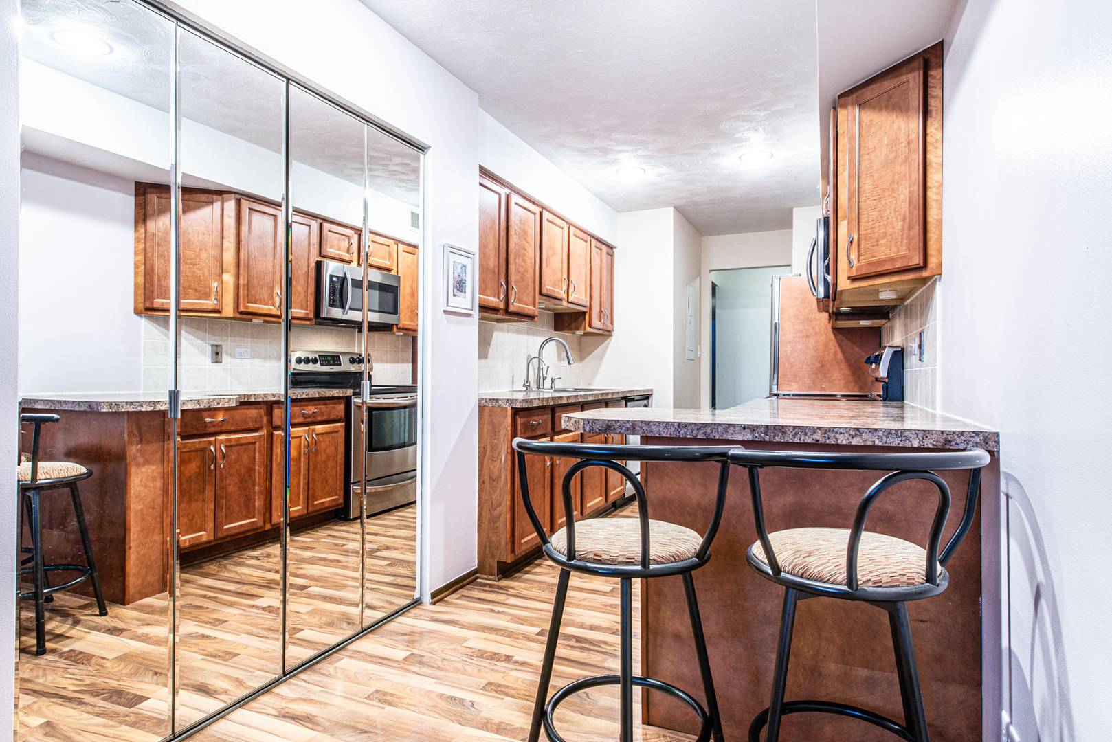 601 W Huntington Common RD #201, Mount Prospect, IL 60056