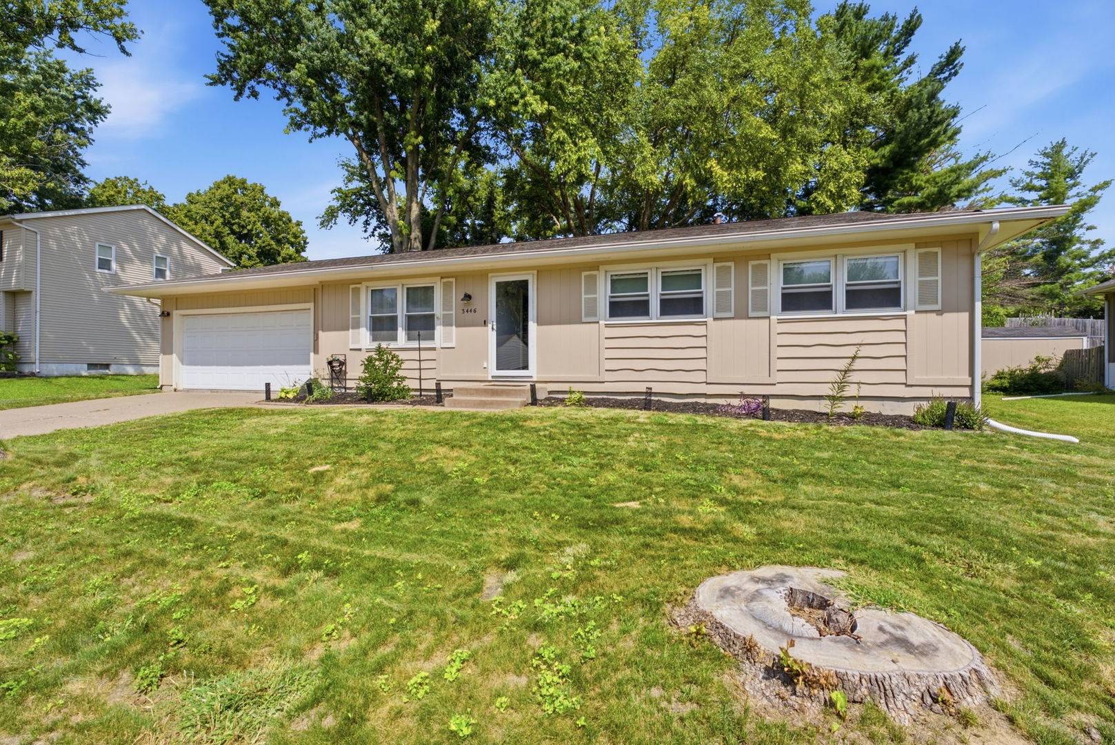 3446 Pleasant DR, Bettendorf, IA 52722