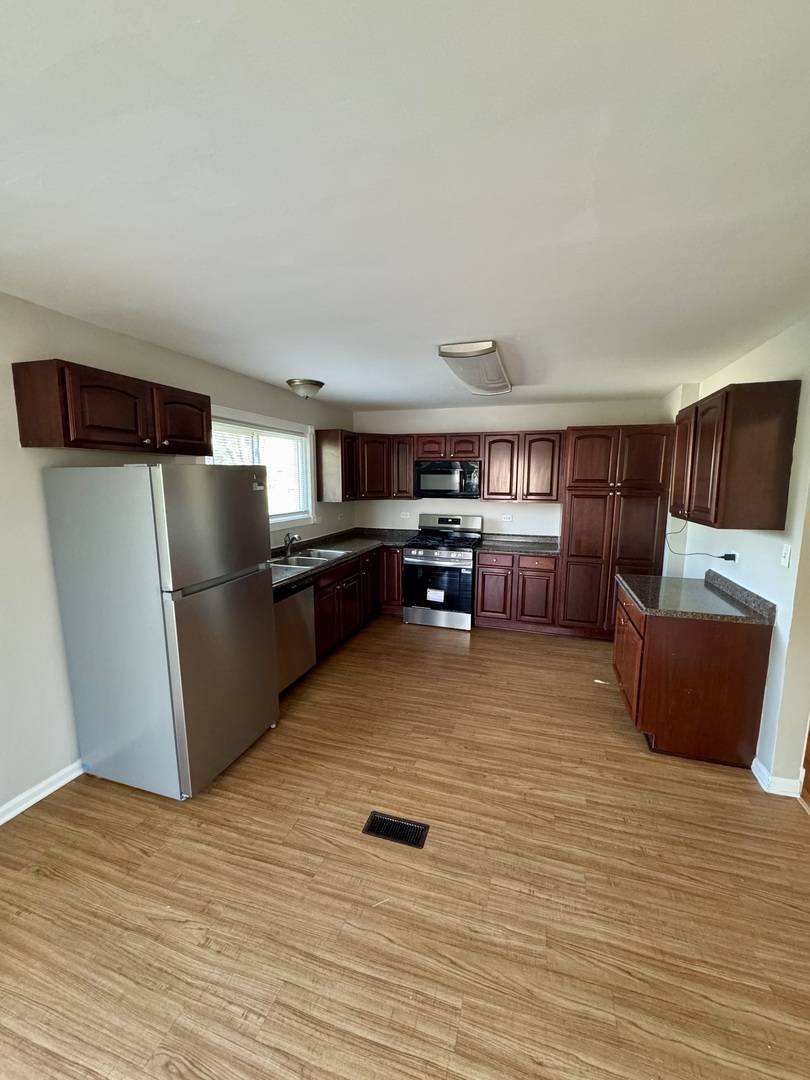 135 Oriole RD, Matteson, IL 60443
