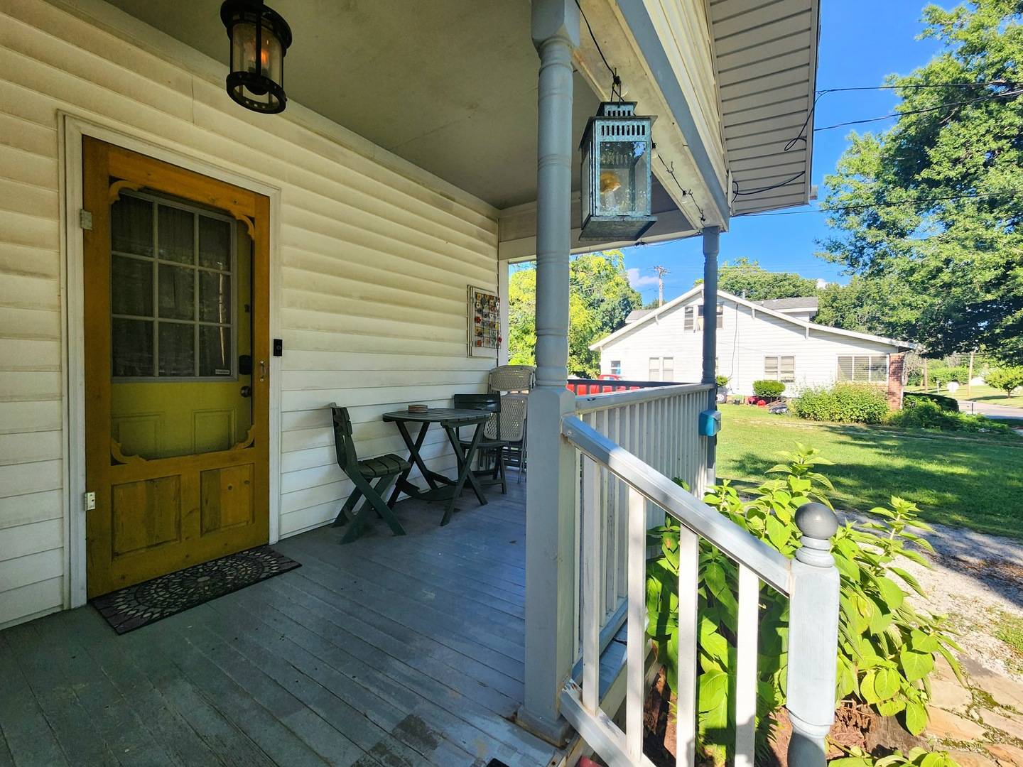 208 E Oak ST, Carbondale, IL 62901