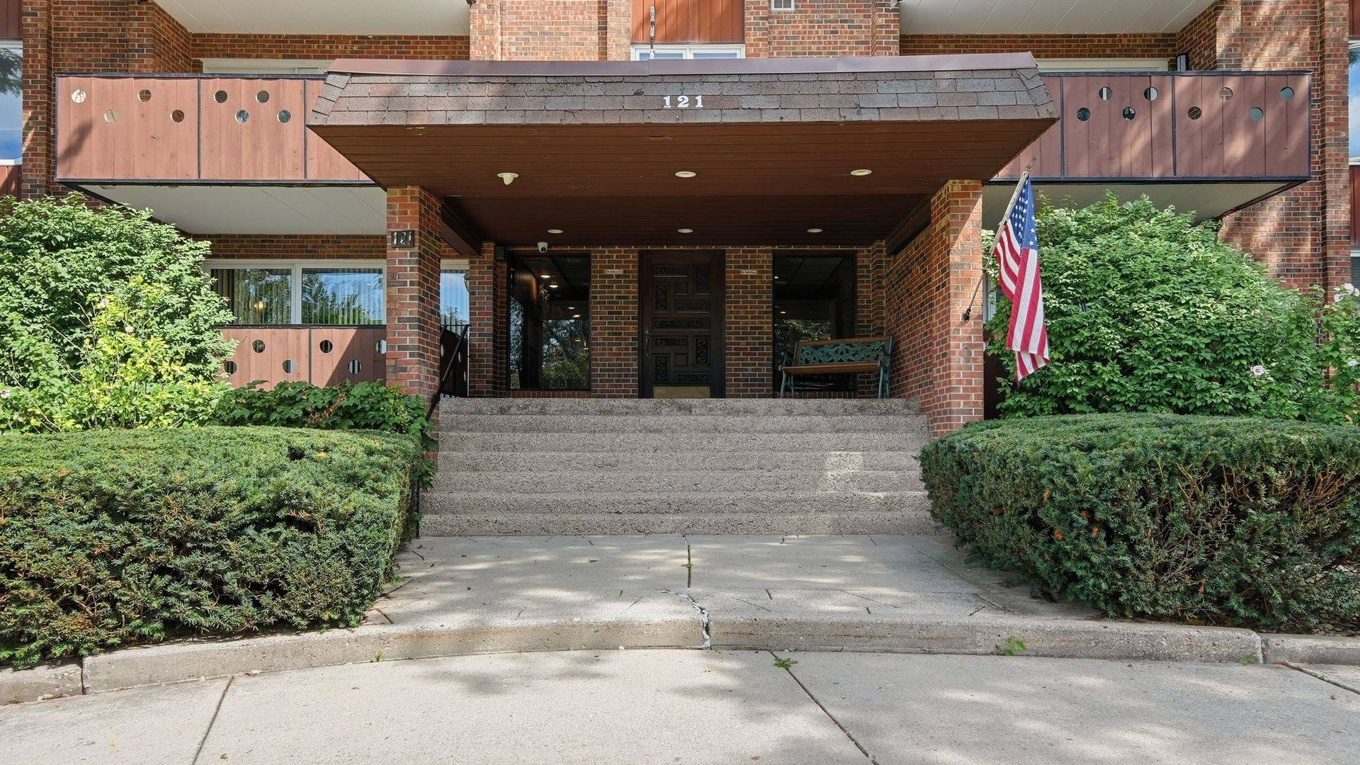121 S Spruce AVE #207, Wood Dale, IL 60191