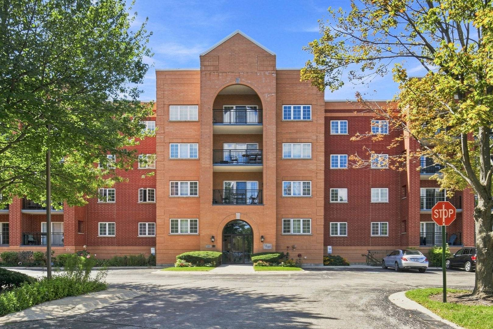 55 S Hale ST #207, Palatine, IL 60067