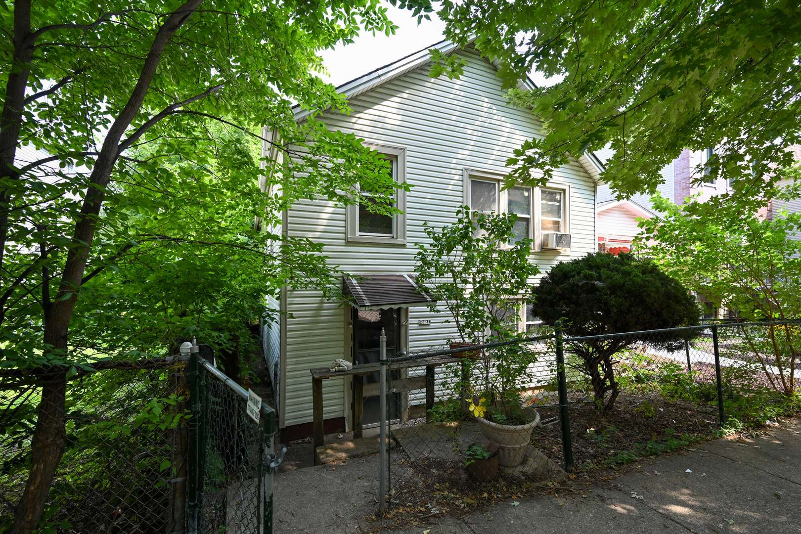 2638 W Medill AVE, Chicago, IL 60647