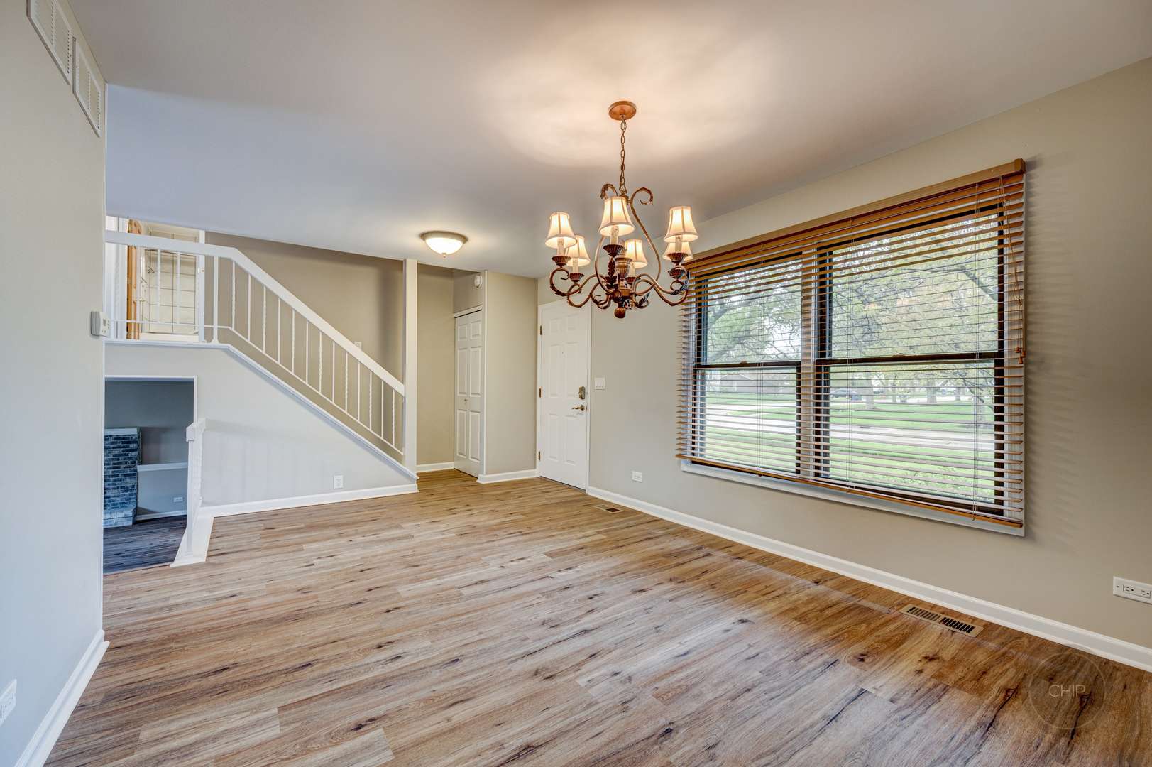 4 N Birchwood DR, Naperville, IL 60540
