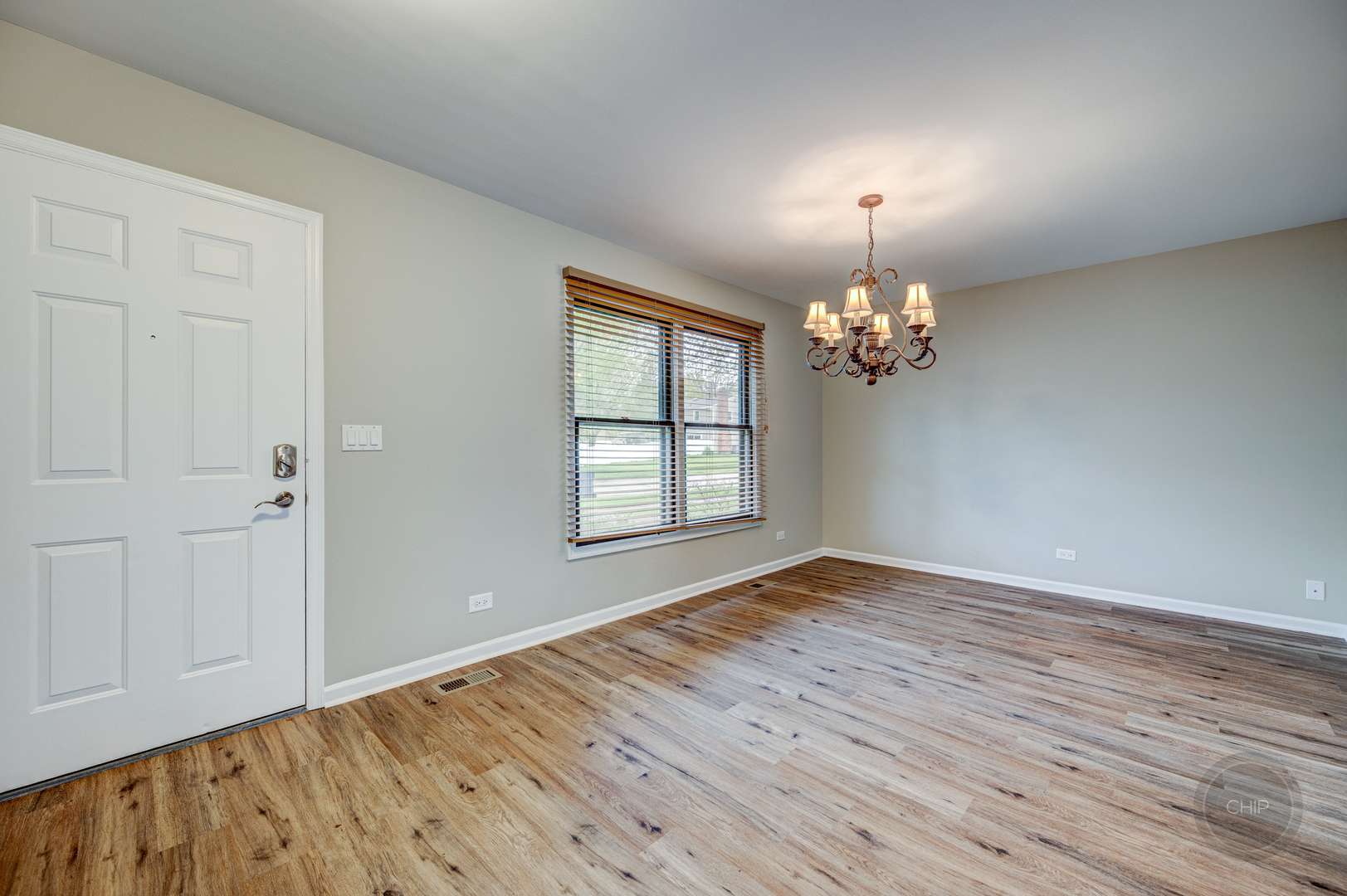 4 N Birchwood DR, Naperville, IL 60540
