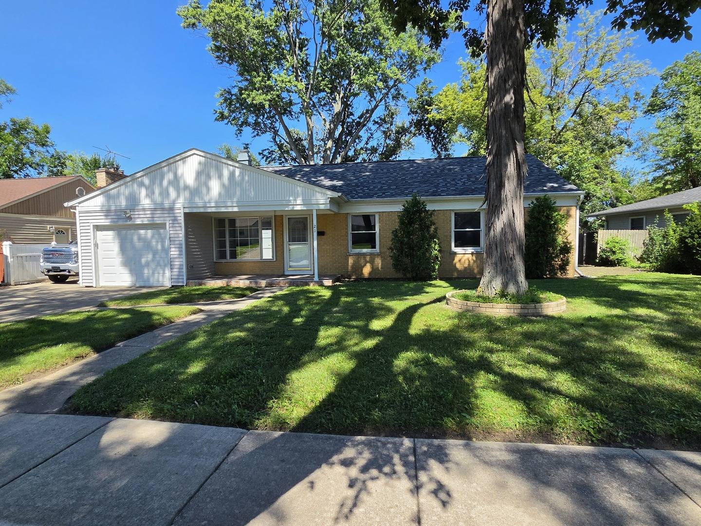 21 Crestview TER, Buffalo Grove, IL 60089
