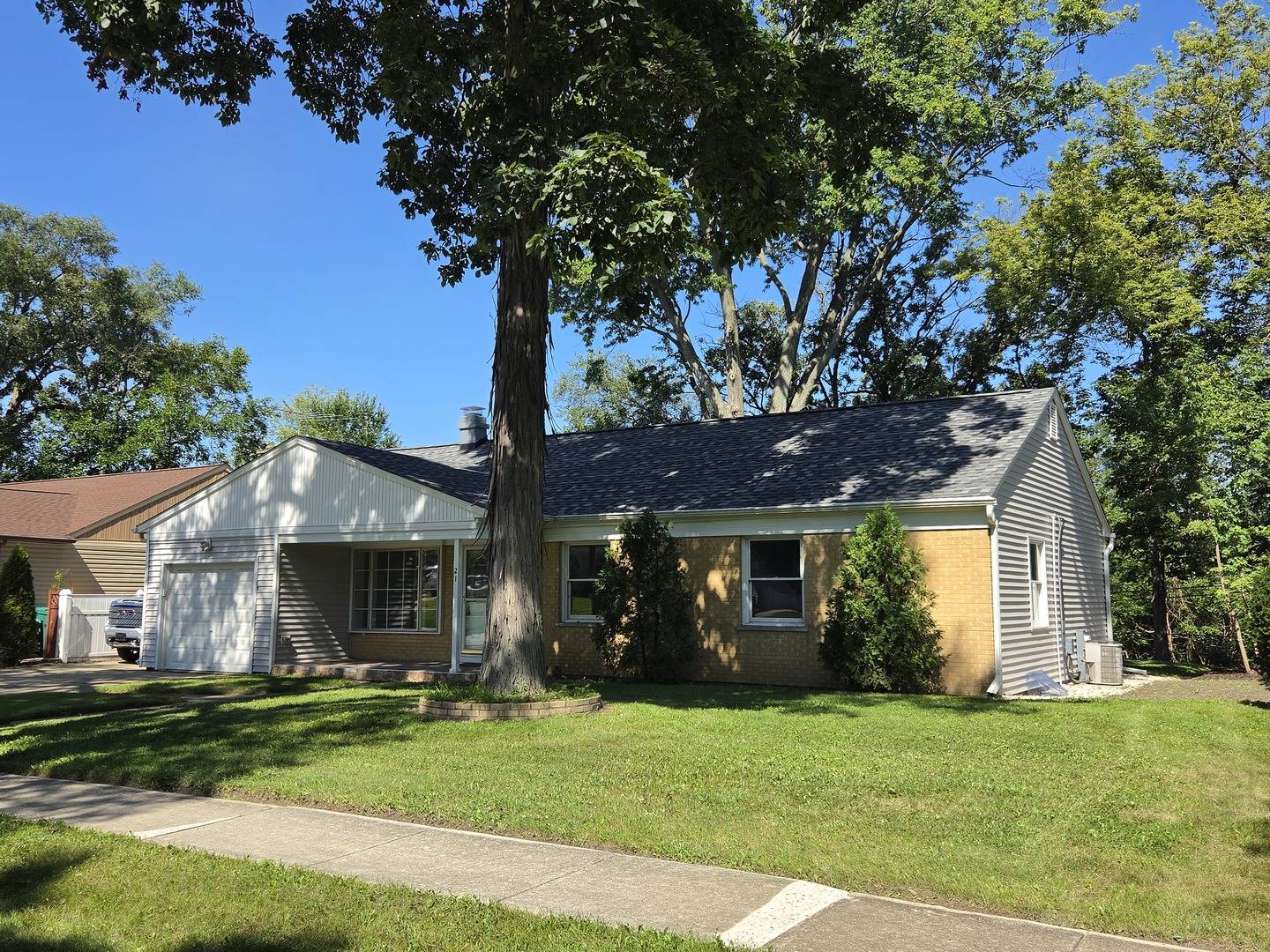 21 Crestview TER, Buffalo Grove, IL 60089