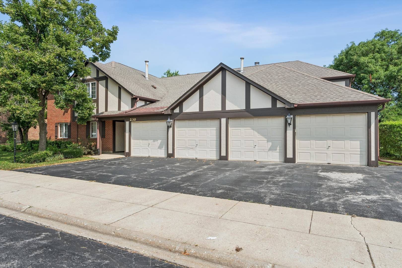 230 Windsor LN #D, Willowbrook, IL 60527