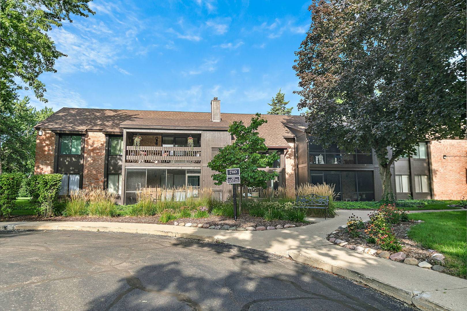 710 Saint Andrews LN #22, Crystal Lake, IL 60014