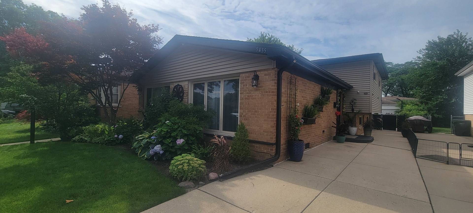 5435 Reba ST, Morton Grove, IL 60053