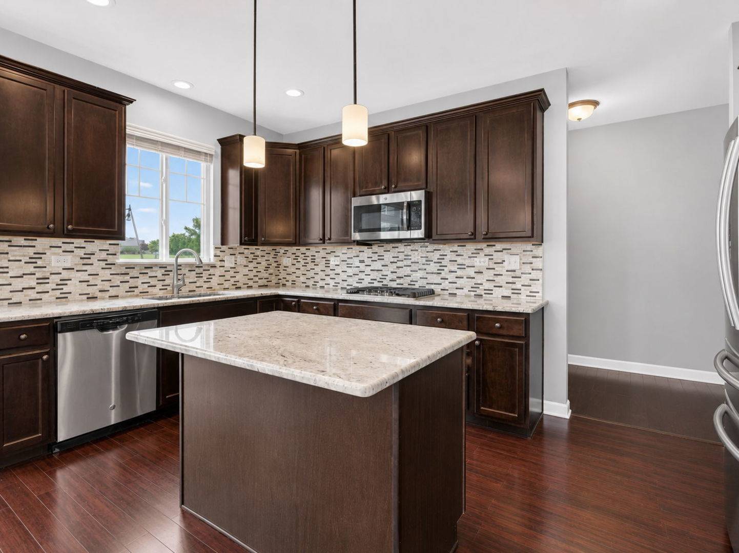 12807 Timber Wood CIR, Plainfield, IL 60585