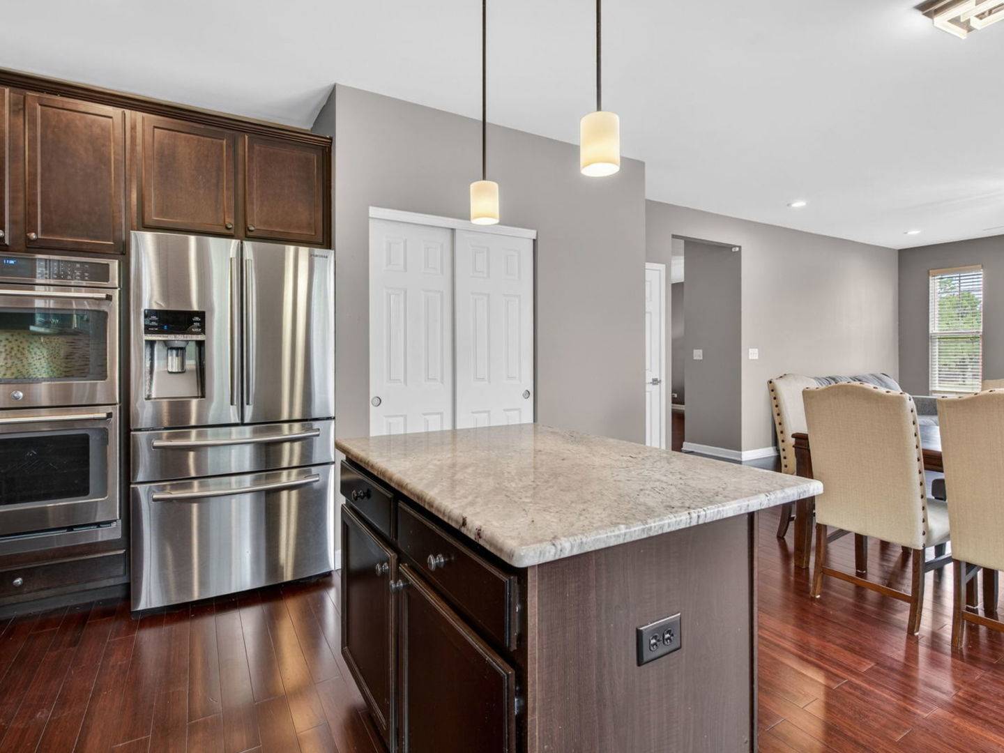 12807 Timber Wood CIR, Plainfield, IL 60585