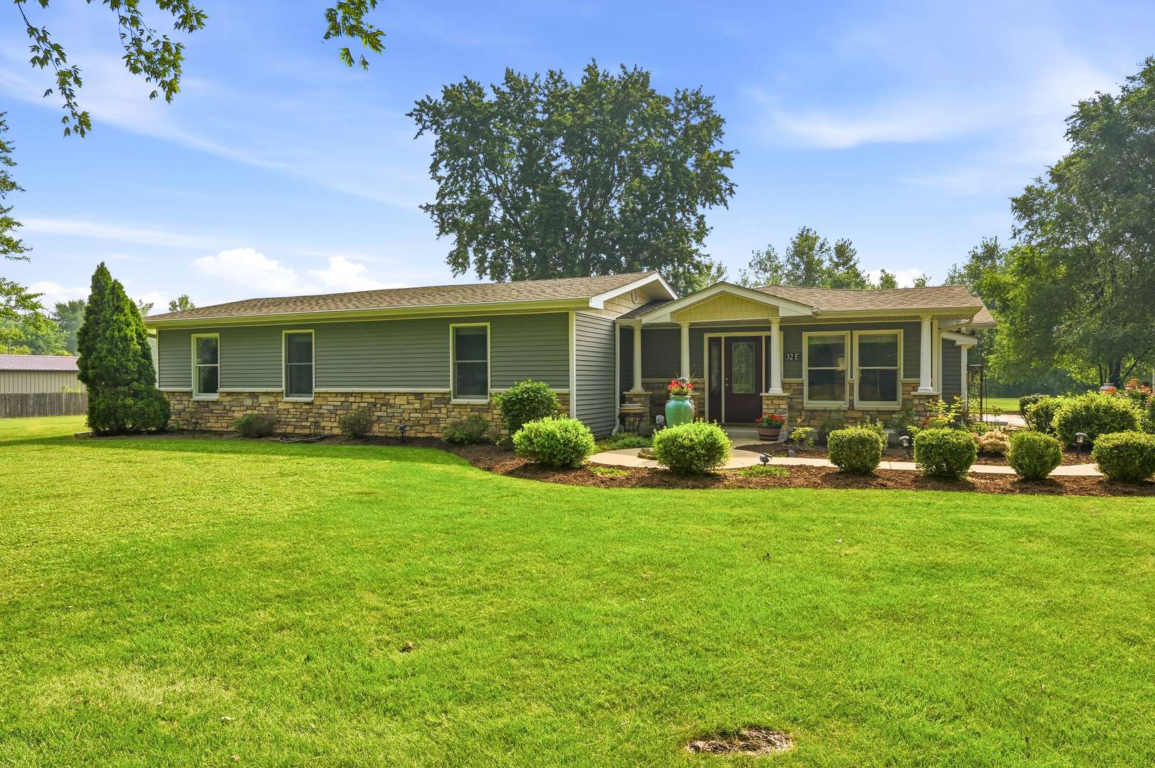 32 E Rickard DR, Oswego, IL 60543