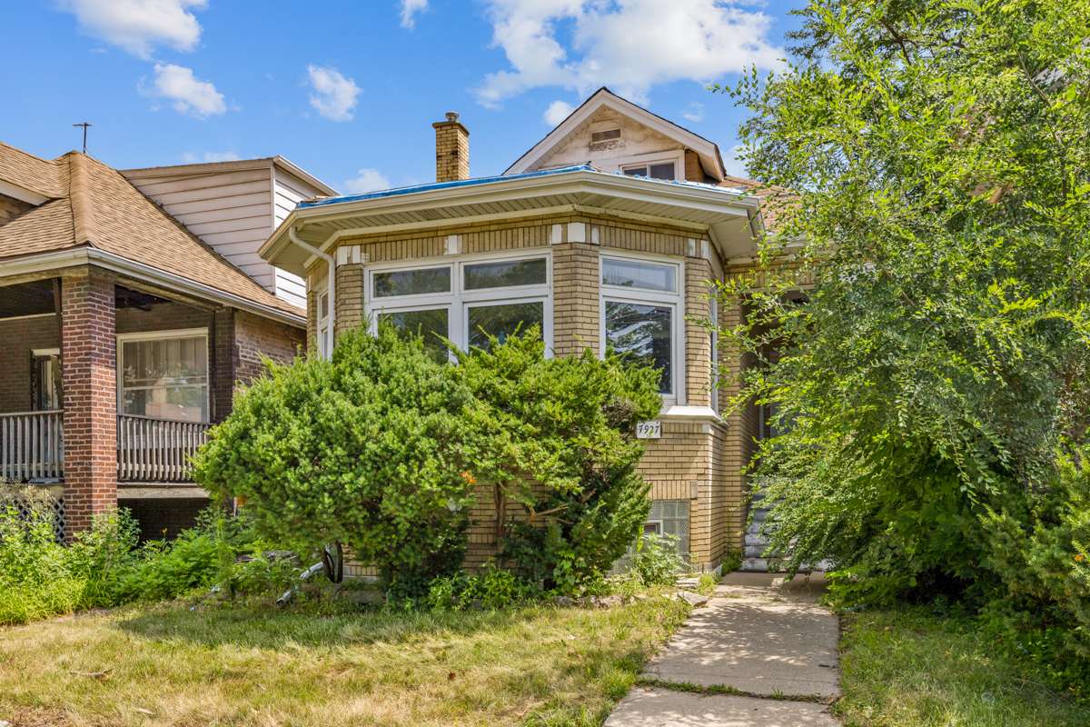 7927 S Ridgeland AVE, Chicago, IL 60617