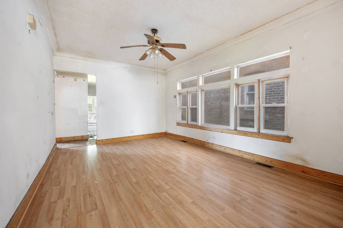 7927 S Ridgeland AVE, Chicago, IL 60617