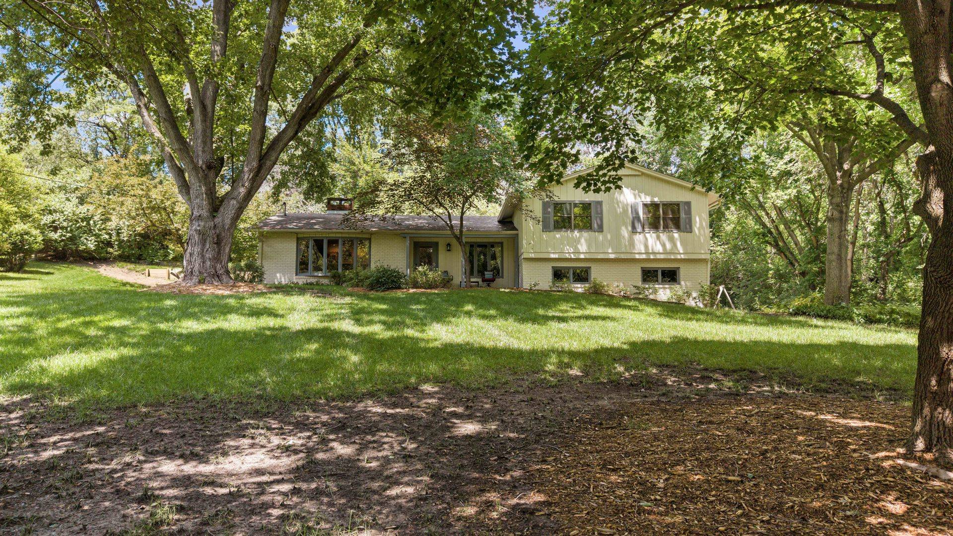 5080 Center CT, Bettendorf, IA 52722