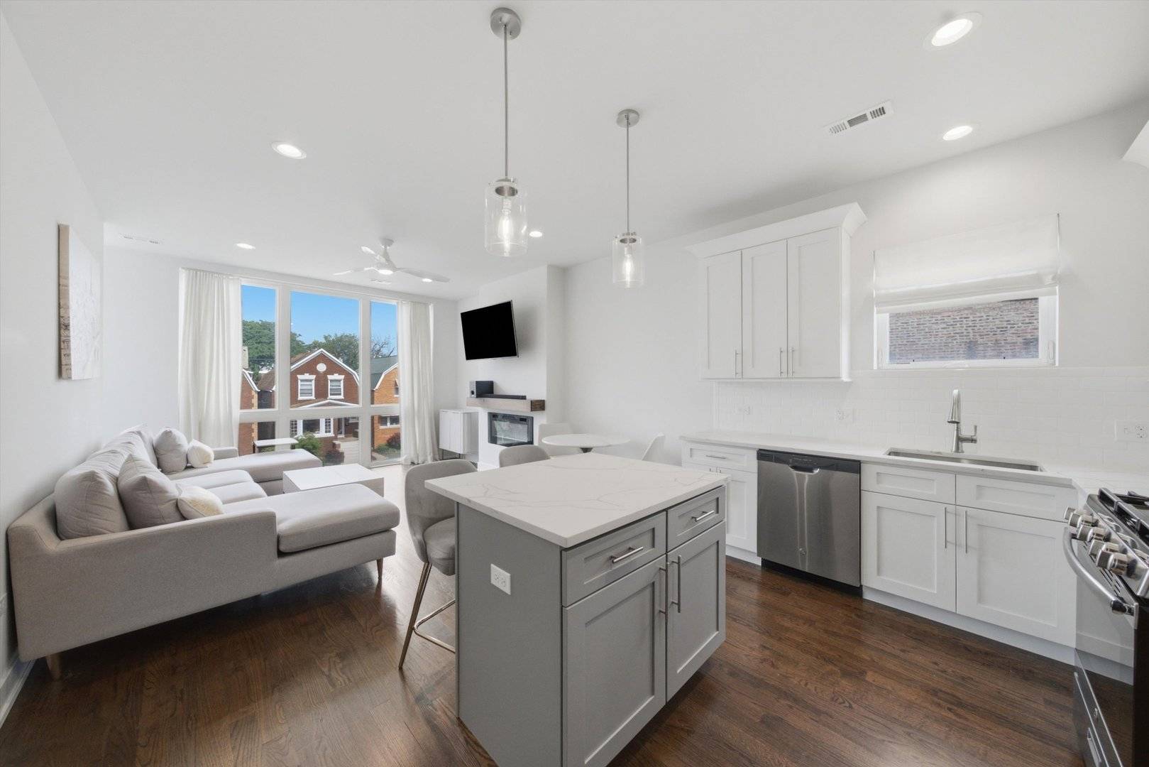 6606 S University AVE #2, Chicago, IL 60637