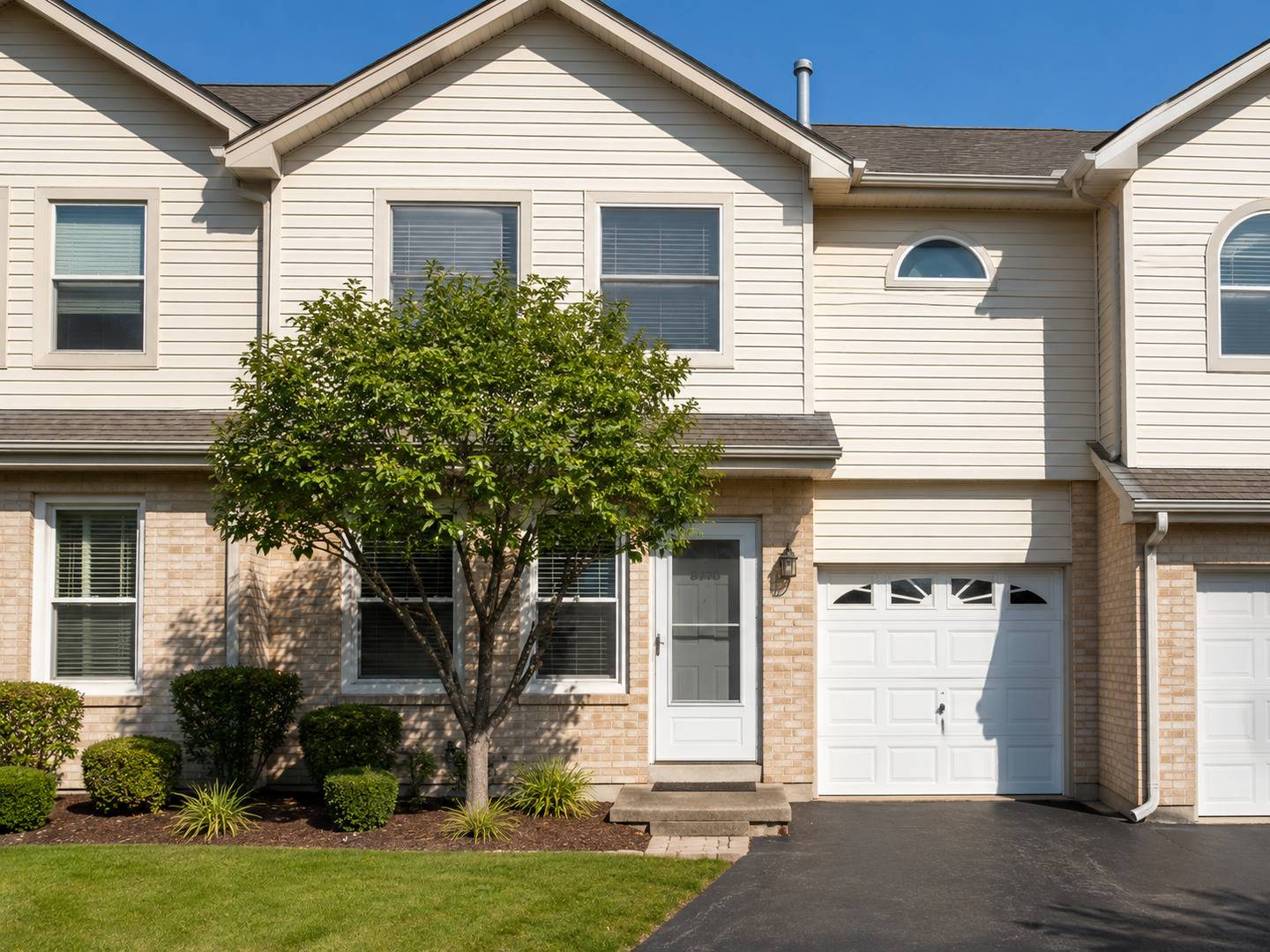 8528 Thomas Charles LN #8528, Hickory Hills, IL 60457