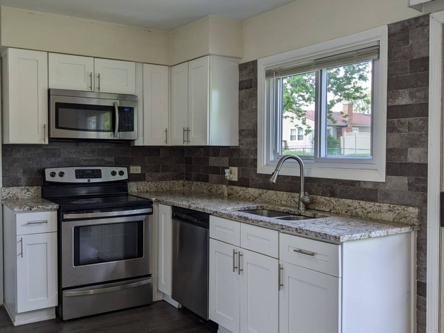 508 Bristol LN, Schaumburg, IL 60194