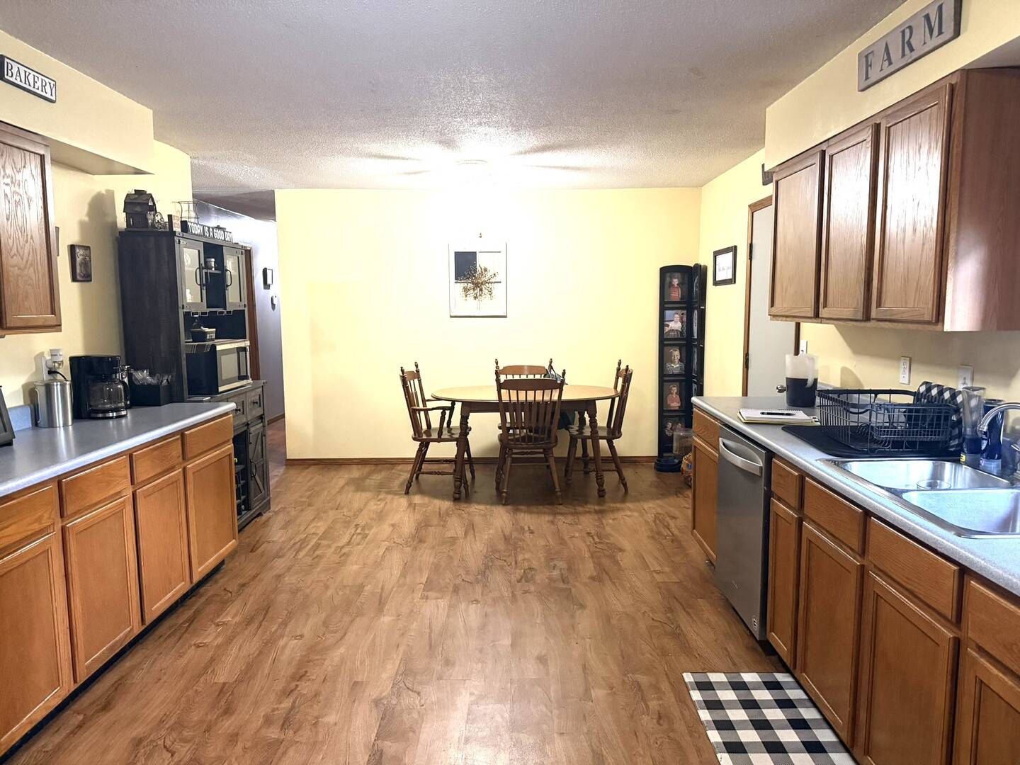 6044 Mccarty RD, Kinmundy, IL 62854