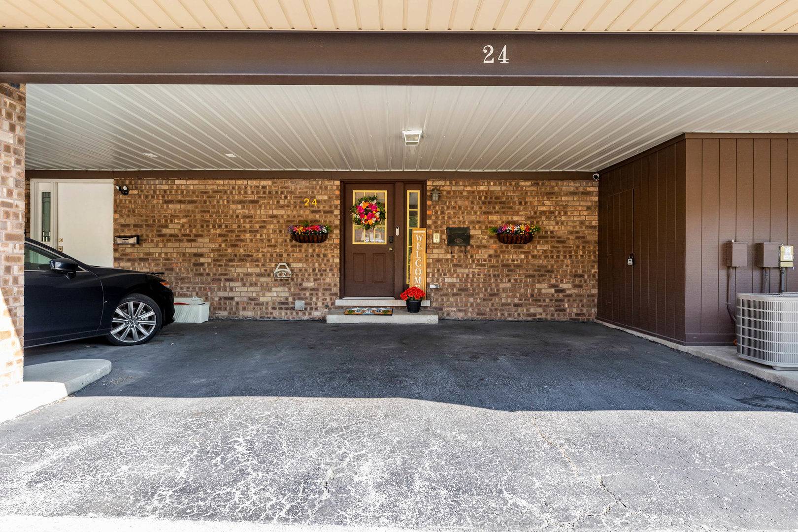 24 Cour Madeleine CT, Palos Hills, IL 60465