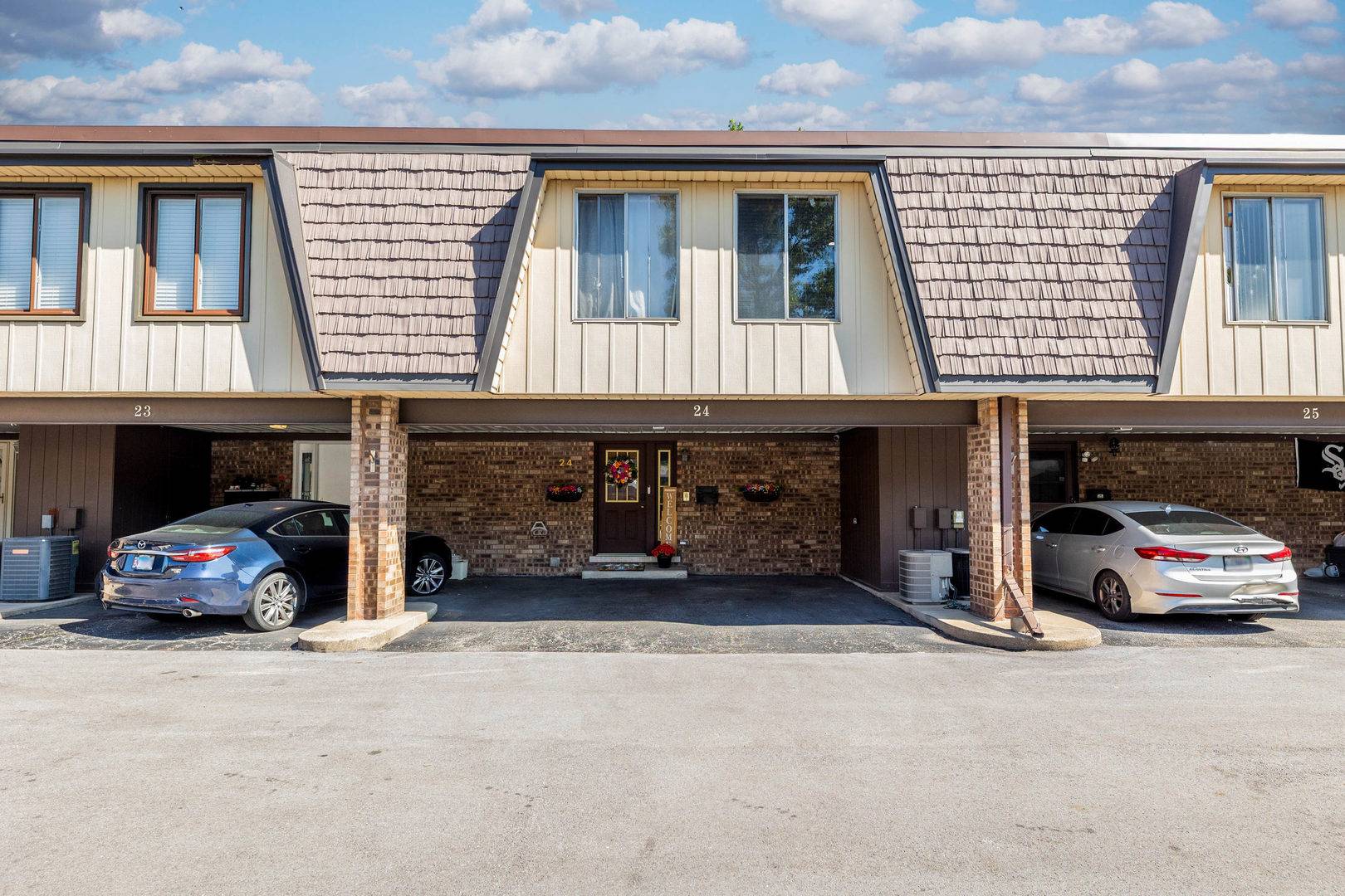 24 Cour Madeleine CT, Palos Hills, IL 60465