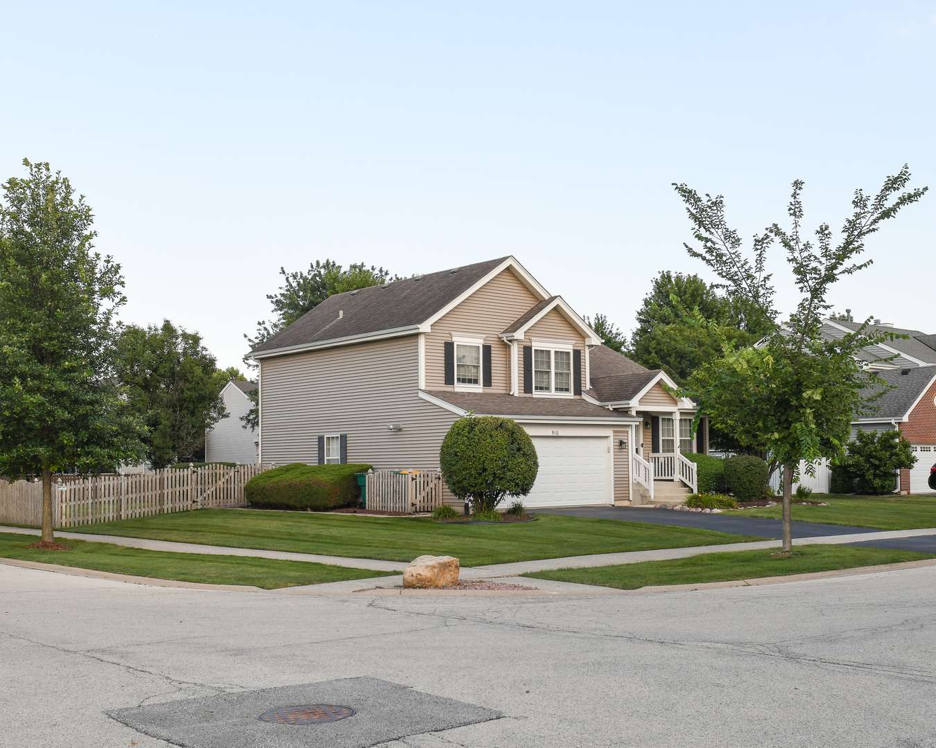 910 Carlyle DR, New Lenox, IL 60451