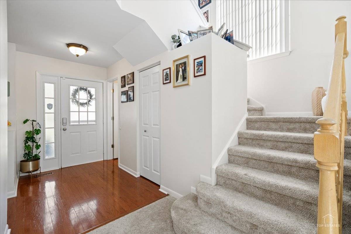 1139 E Cambria LN N, Lombard, IL 60148