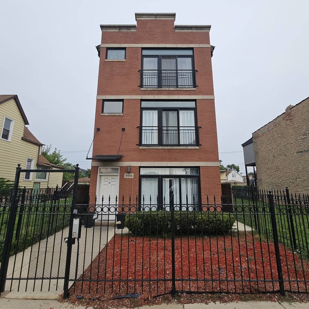 4116 W Congress Pkwy #2, Chicago, IL 60624