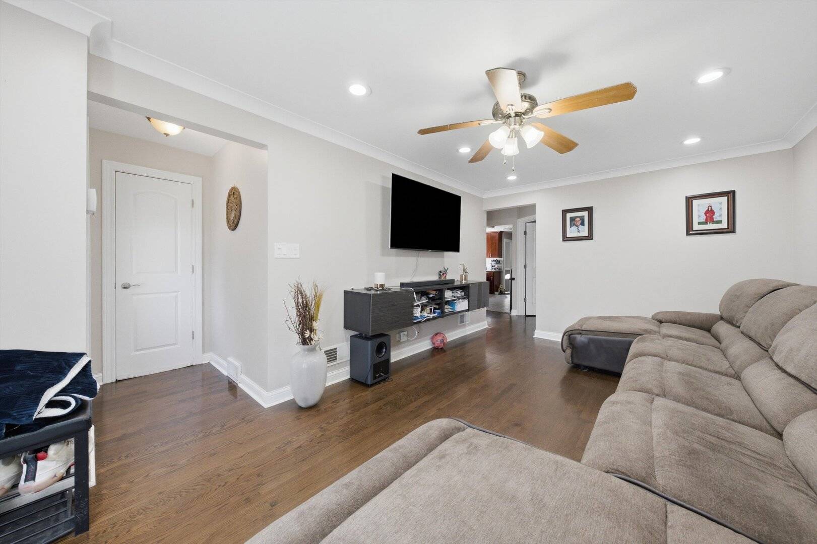 6038 S Komensky AVE, Chicago, IL 60629