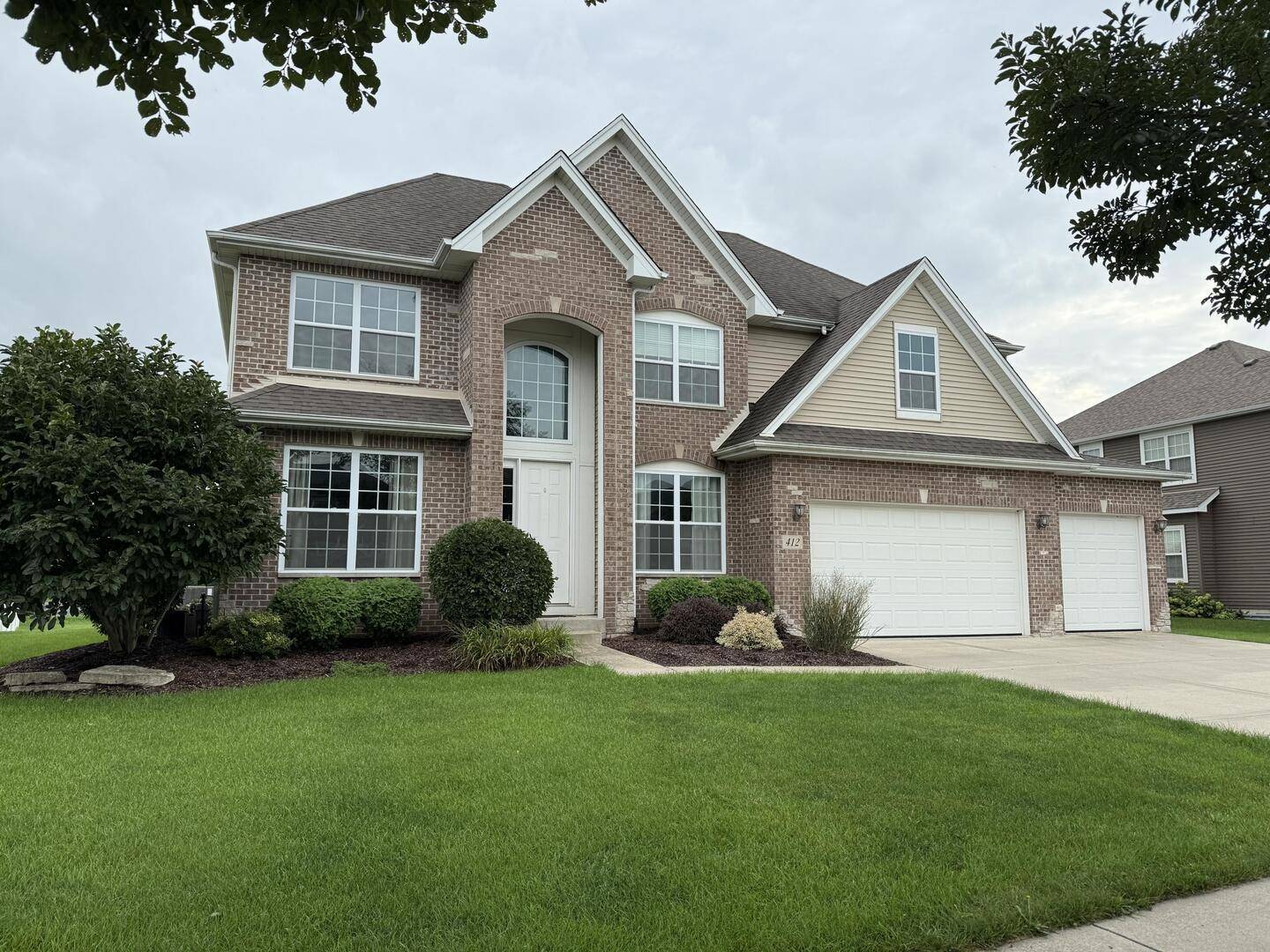 412 E Frontier DR, Minooka, IL 60447
