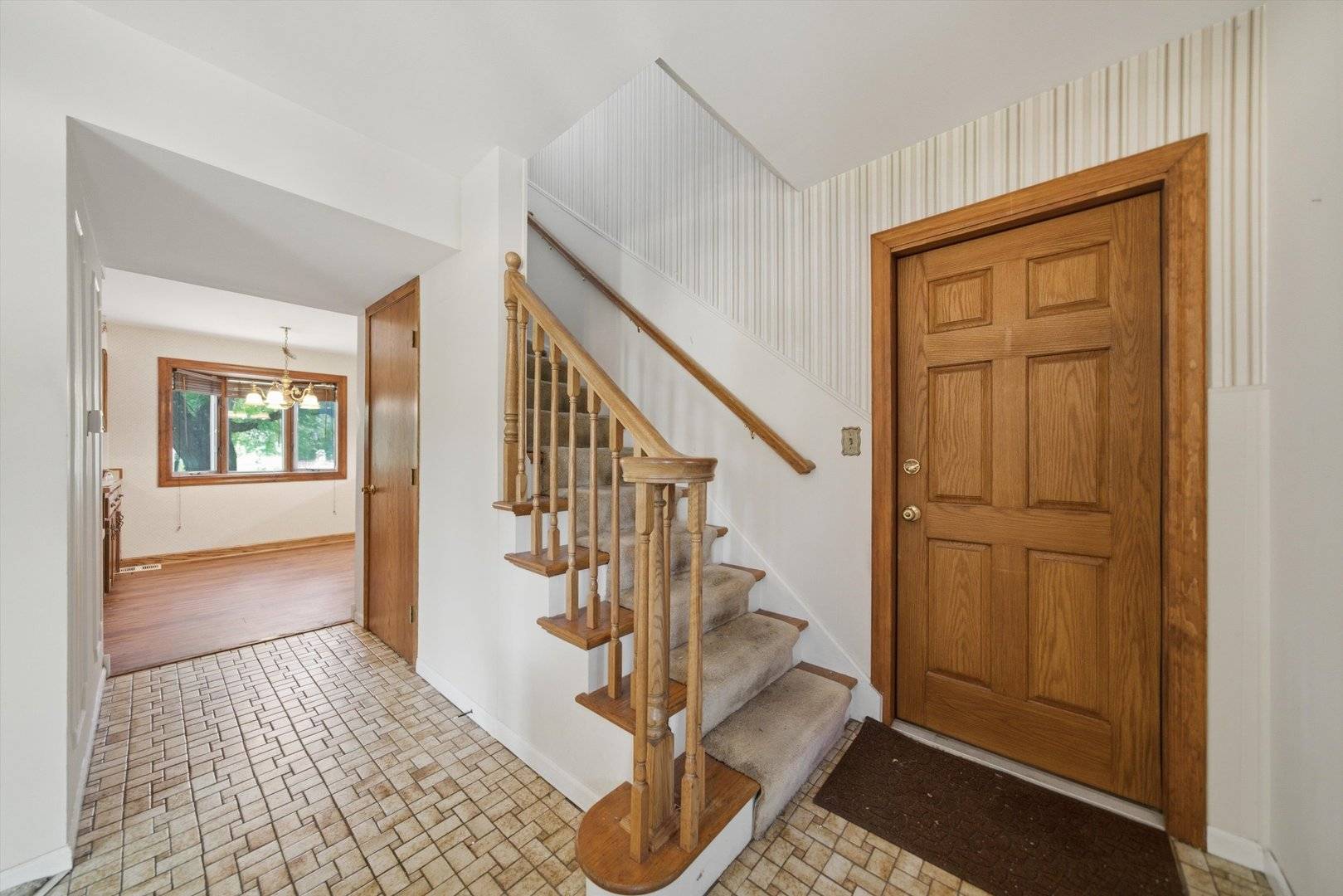 524 Hingham LN, Schaumburg, IL 60193