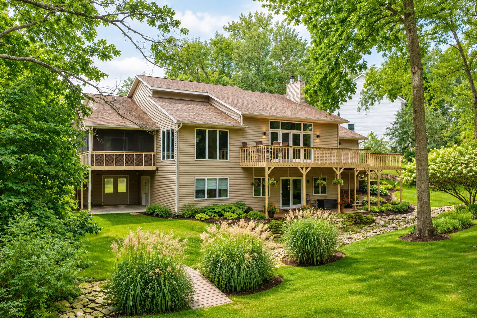1669 Barberry CIR, Freeport, IL 61032