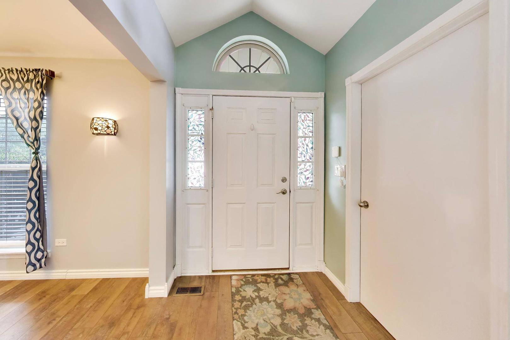 317 E Tall Oaks LN, Itasca, IL 60143