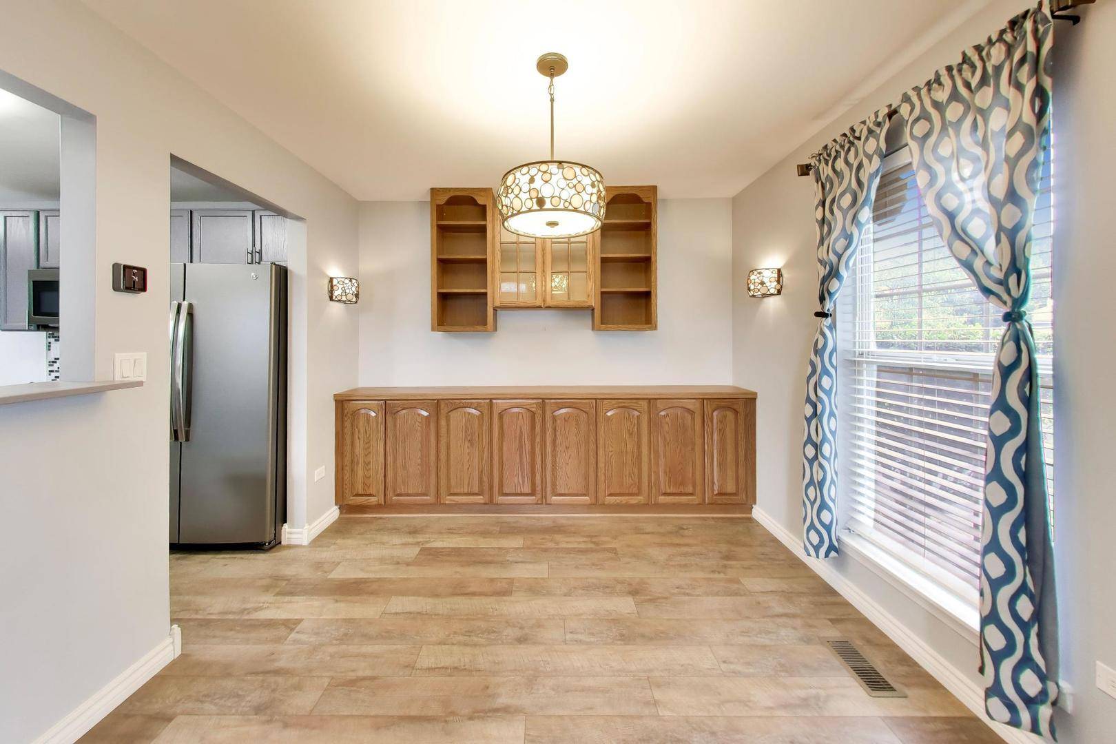 317 E Tall Oaks LN, Itasca, IL 60143