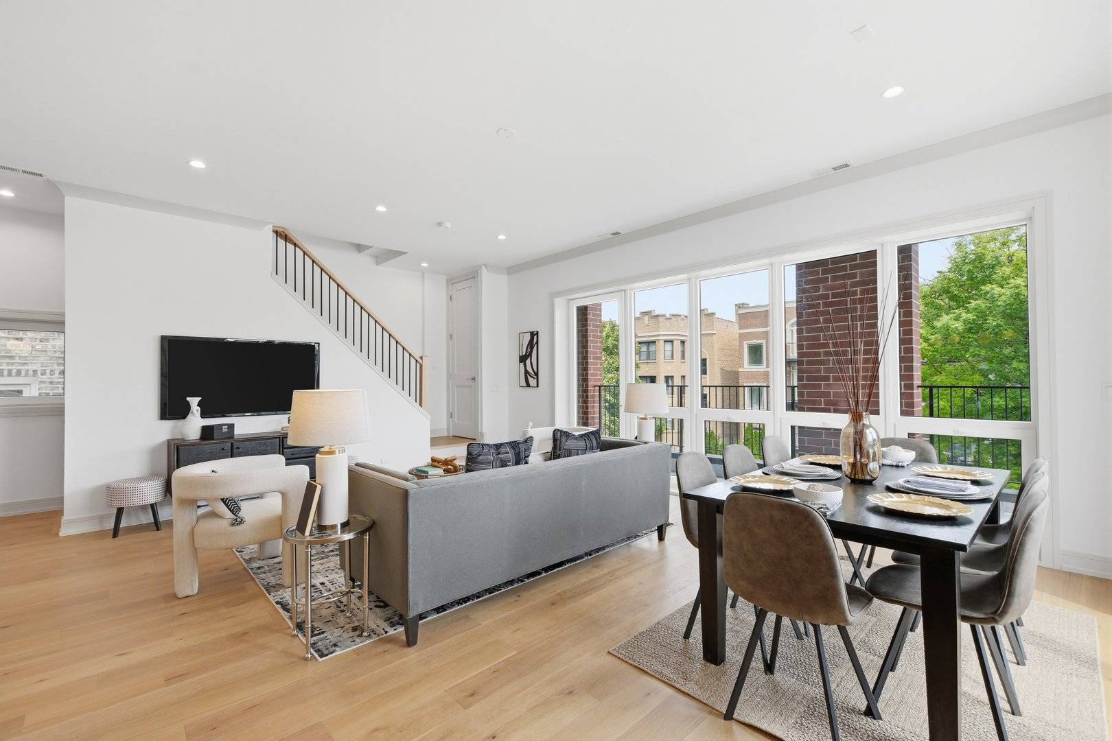 6414 N Francisco AVE #101, Chicago, IL 60645