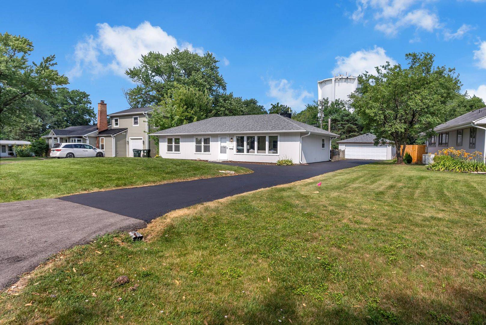 727 SKYLINE DR, Barrington, IL 60010