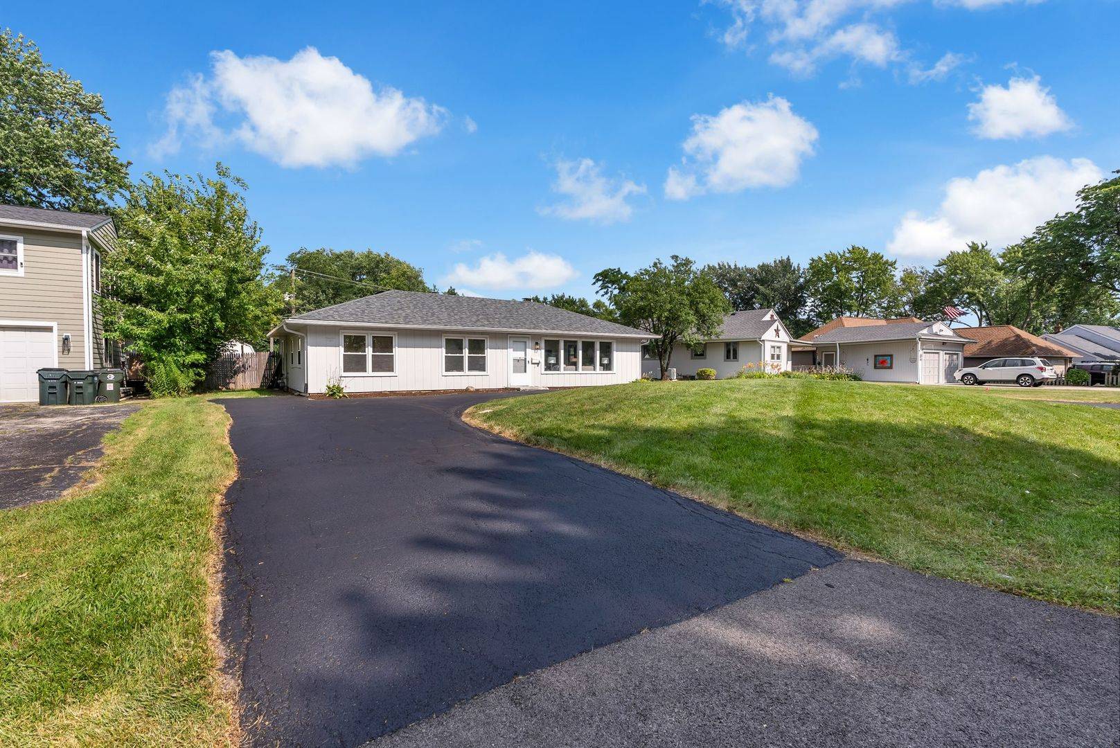 727 SKYLINE DR, Barrington, IL 60010
