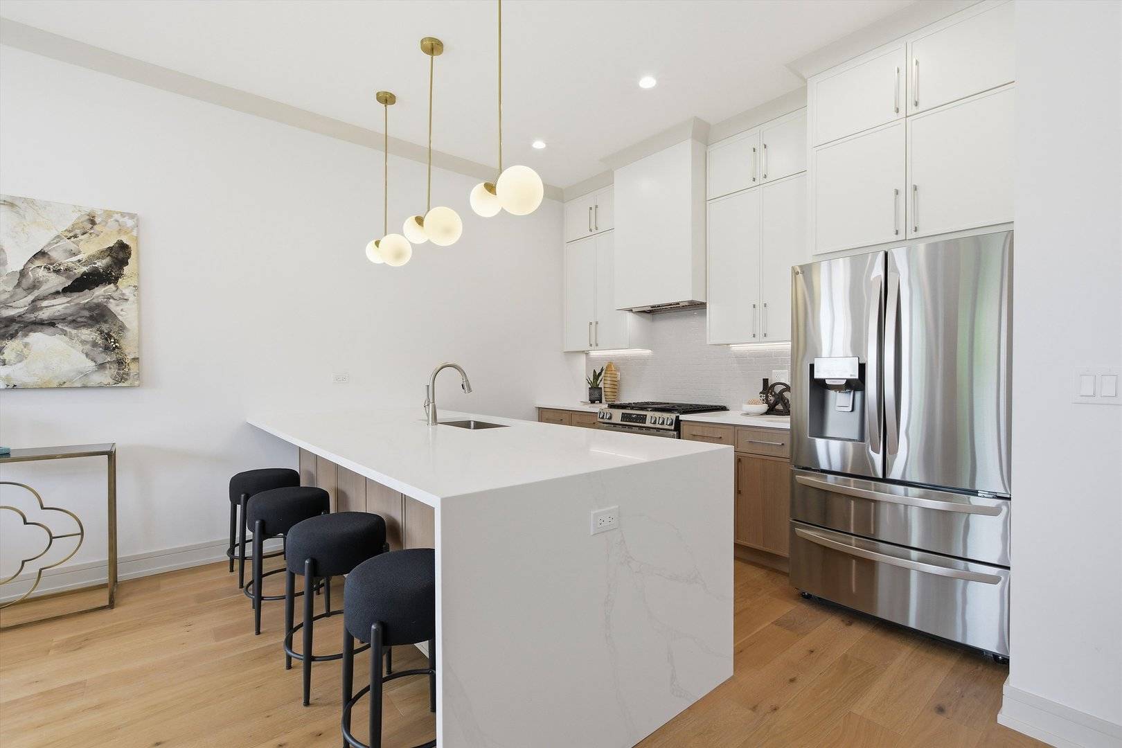 6414 N Francisco AVE #102, Chicago, IL 60645