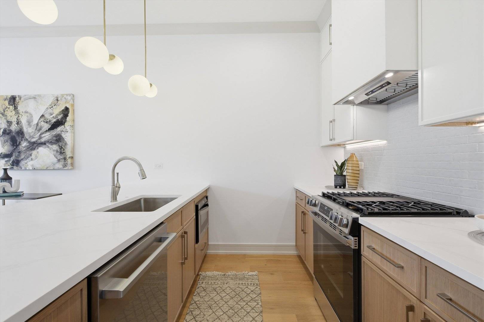 6414 N Francisco AVE #102, Chicago, IL 60645