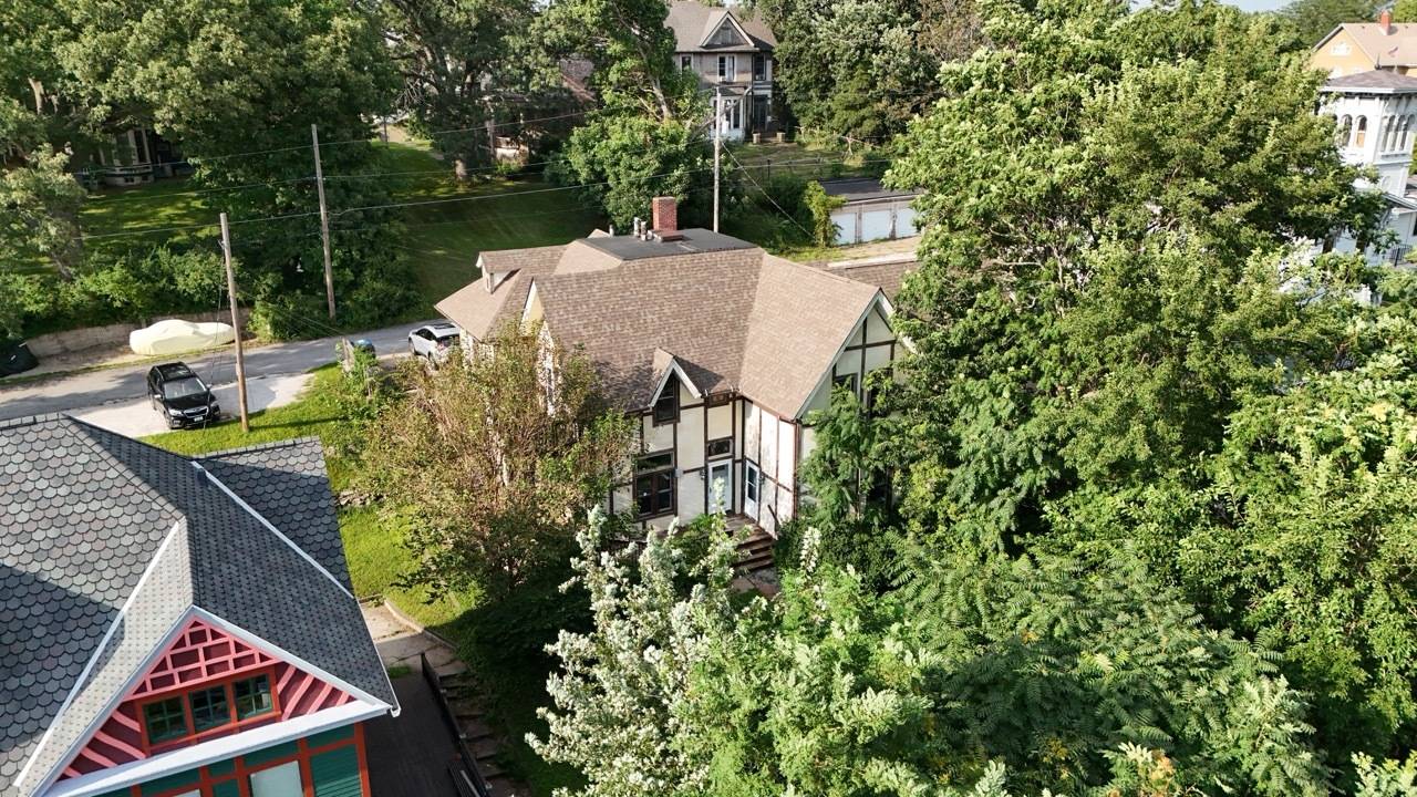 528 W 6TH ST, Davenport, IA 52803