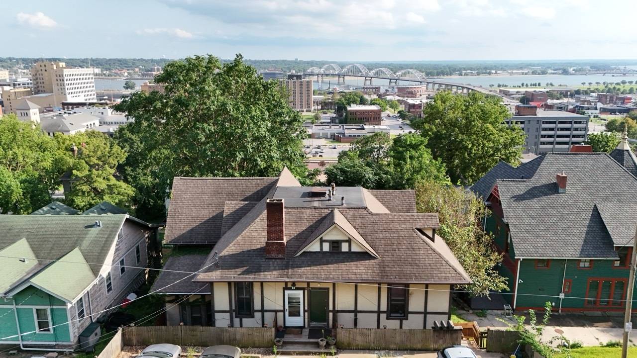 528 W 6TH ST, Davenport, IA 52803