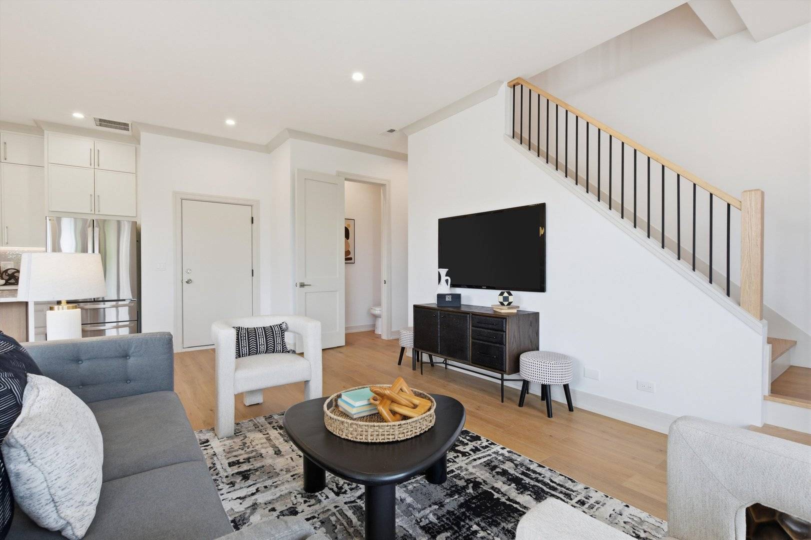 6414 N Francisco AVE #202, Chicago, IL 60645