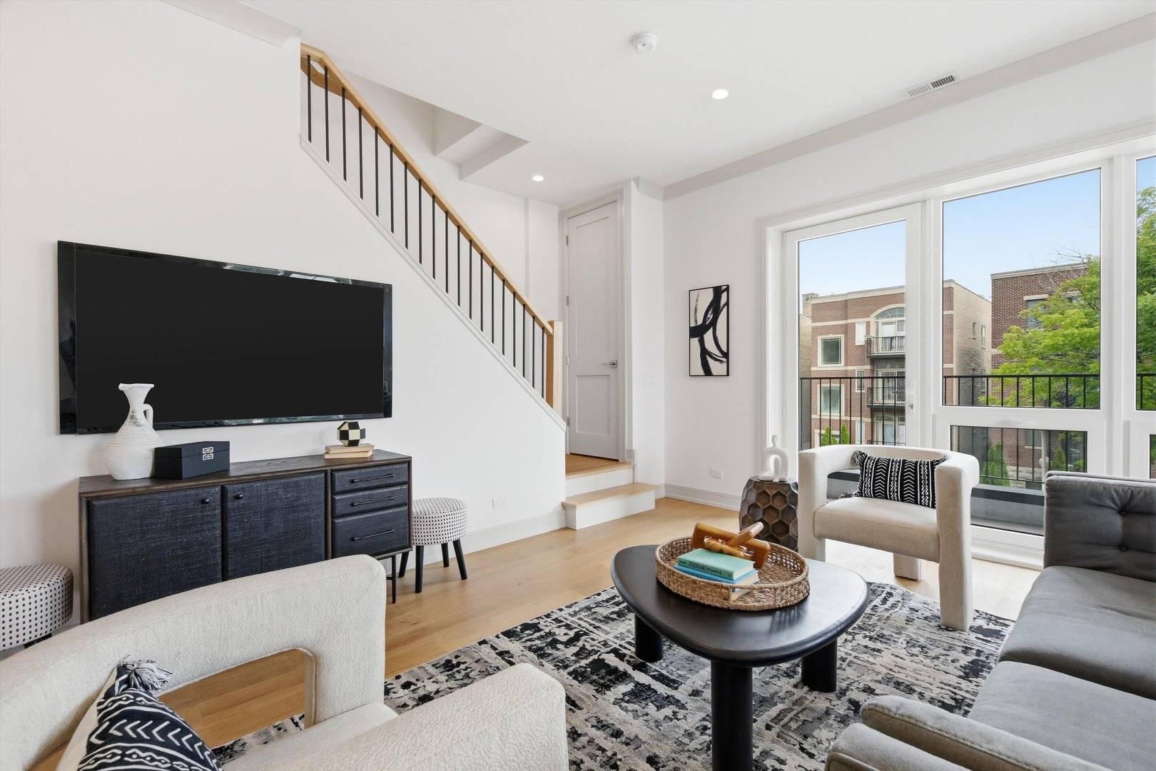 6414 N Francisco AVE #202, Chicago, IL 60645