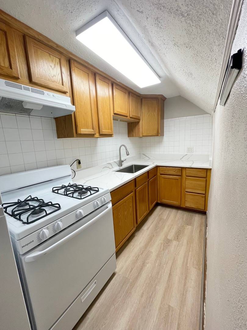 321 N Main ST #3, Algonquin, IL 60102